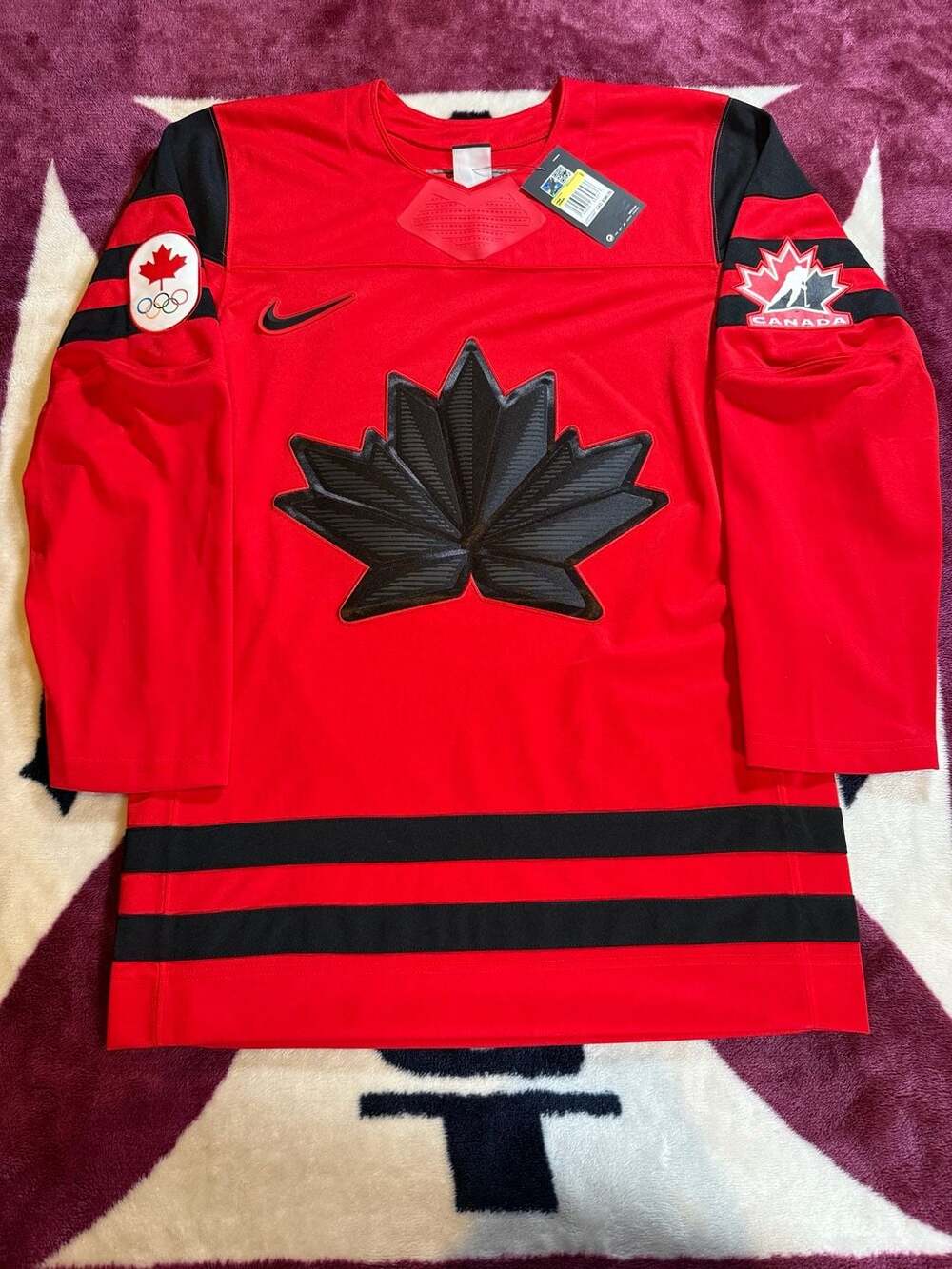 Nike Team Canada 2022 Winter Olympics Replica Hockey Jersey, Mens Size S
